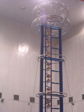 冲击电压发生器 